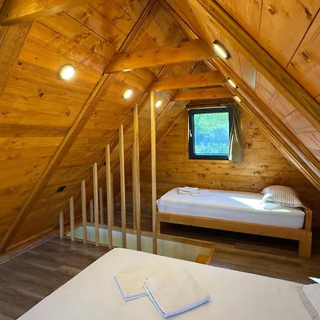 別荘 Vikendica Malekin *