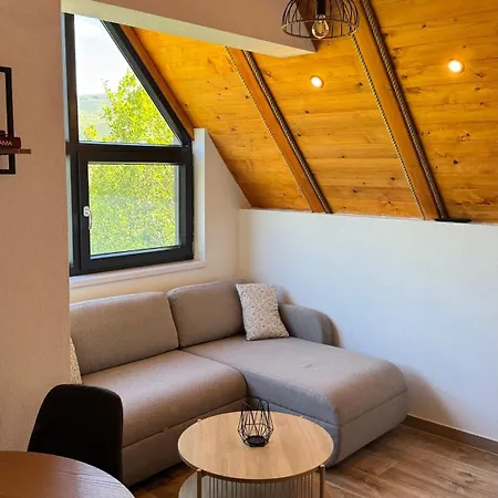 別荘 Vikendica Malekin Ripci